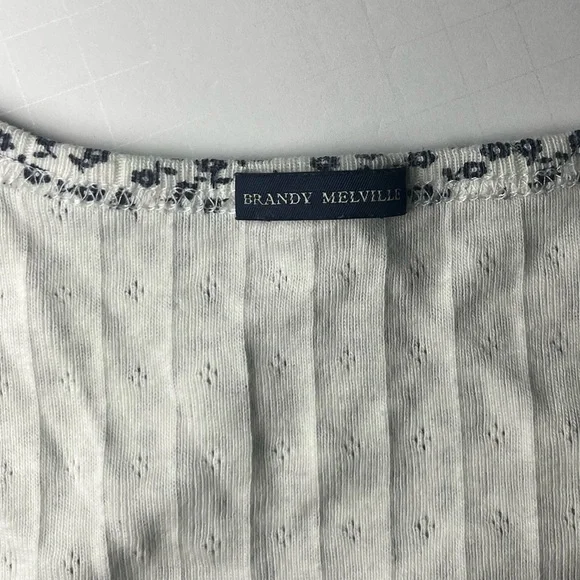 Brandy Melville White Navy Floral Print Ribbed Button Up Crop Top Short Sleeve - Picture 5 of 6